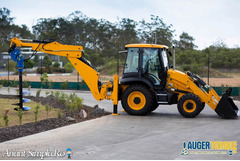 Inchiriez Buldoexcavator cu atasamente diverse - Imagine 2