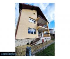Vila cu 2 apartamente, posibilitate extindere. - Imagine 1